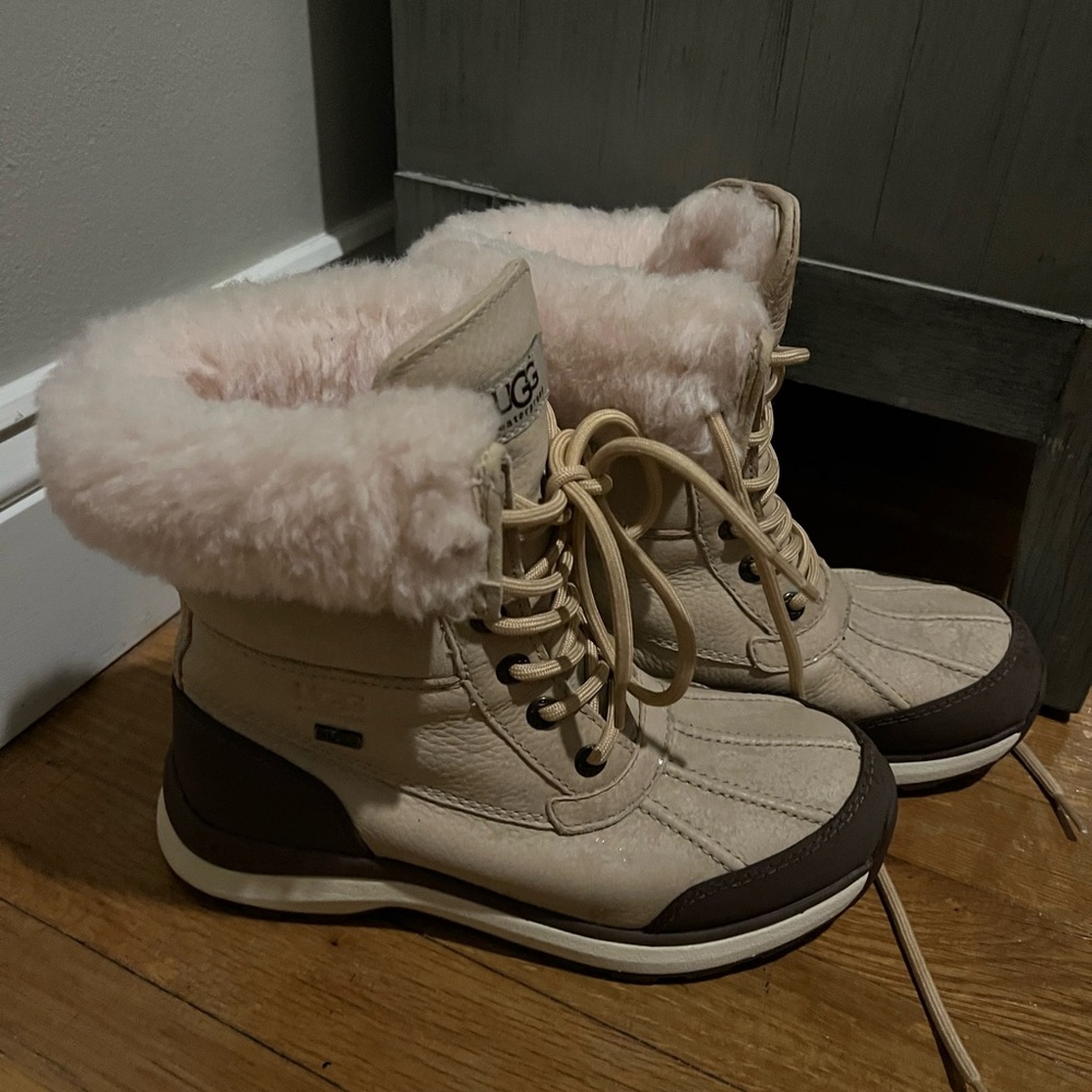 UGG Women's snow boots size 6
